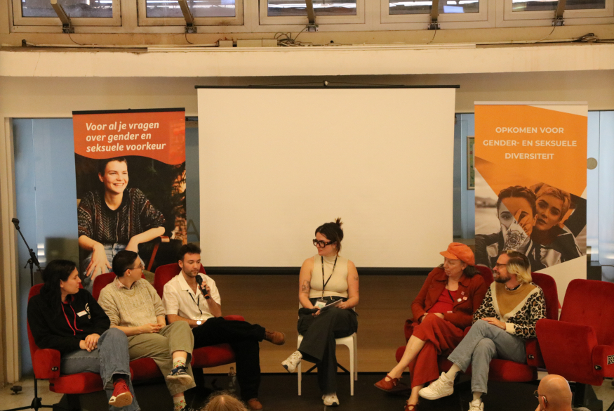 een foto van een panelgesprek