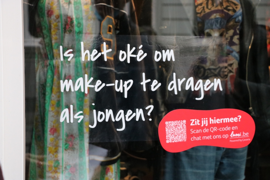 Foto sticker 'is het oké om make-up te dragen als jongen?'