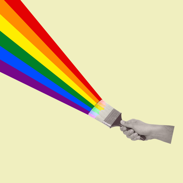 Hand dat verfbostel vastheeft waarmee die regenboog schildert