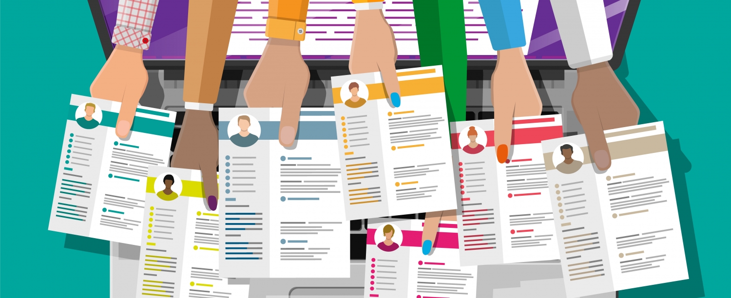 Sollicitatie aanreiken Computerscherm waaruit zeven armen een cv uitsteken