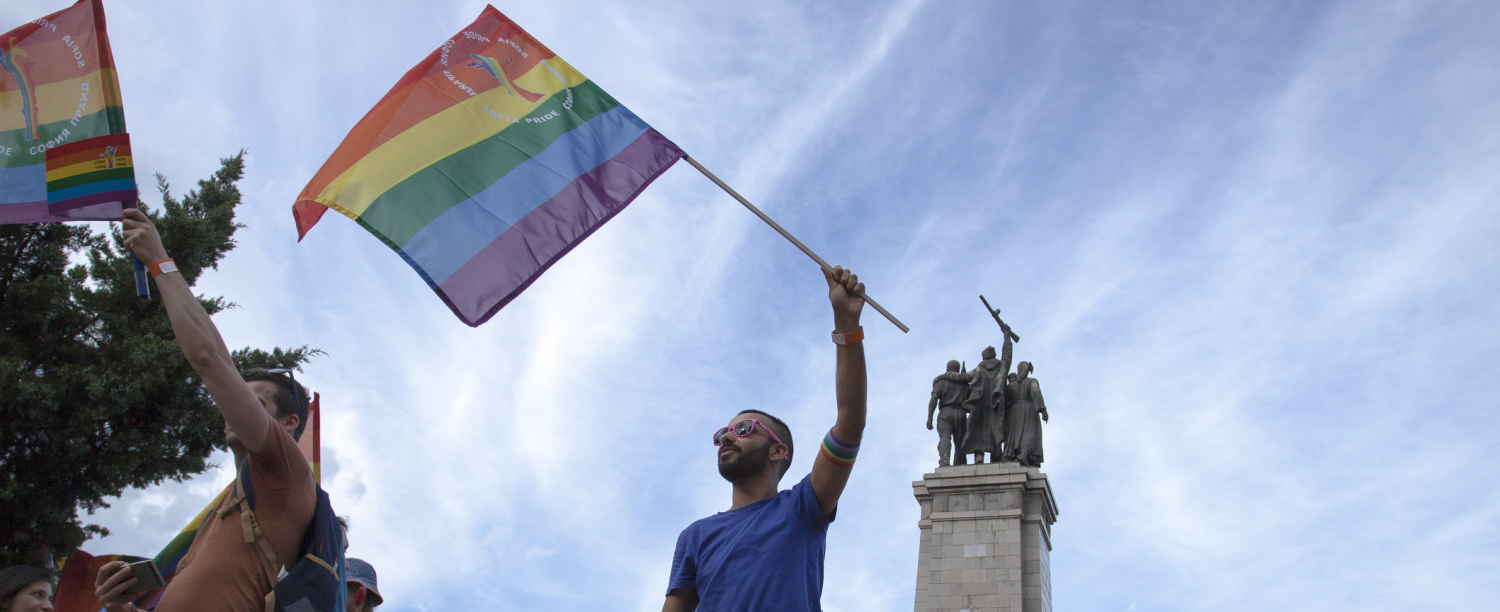 Mensen vieren op de 10e Sofia Gay Pride